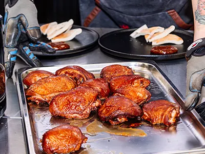 Аппетитные куриные бедра приготовлены в термокамере Ижица на обучающем семинаре