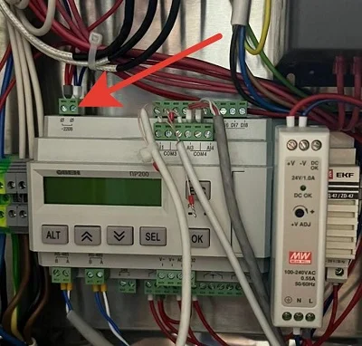 Сенсорная панель показывает ошибку PLC No Response. Фото 5