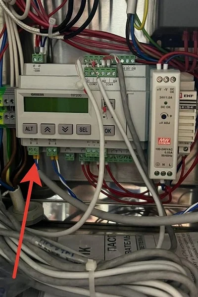 Сенсорная панель показывает ошибку PLC No Response. Фото 6