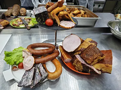 варено-копченая продукция произведенная в термокамерах Ижица