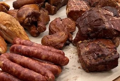 Чем отличается копченое мясо от запеченного на гриле?